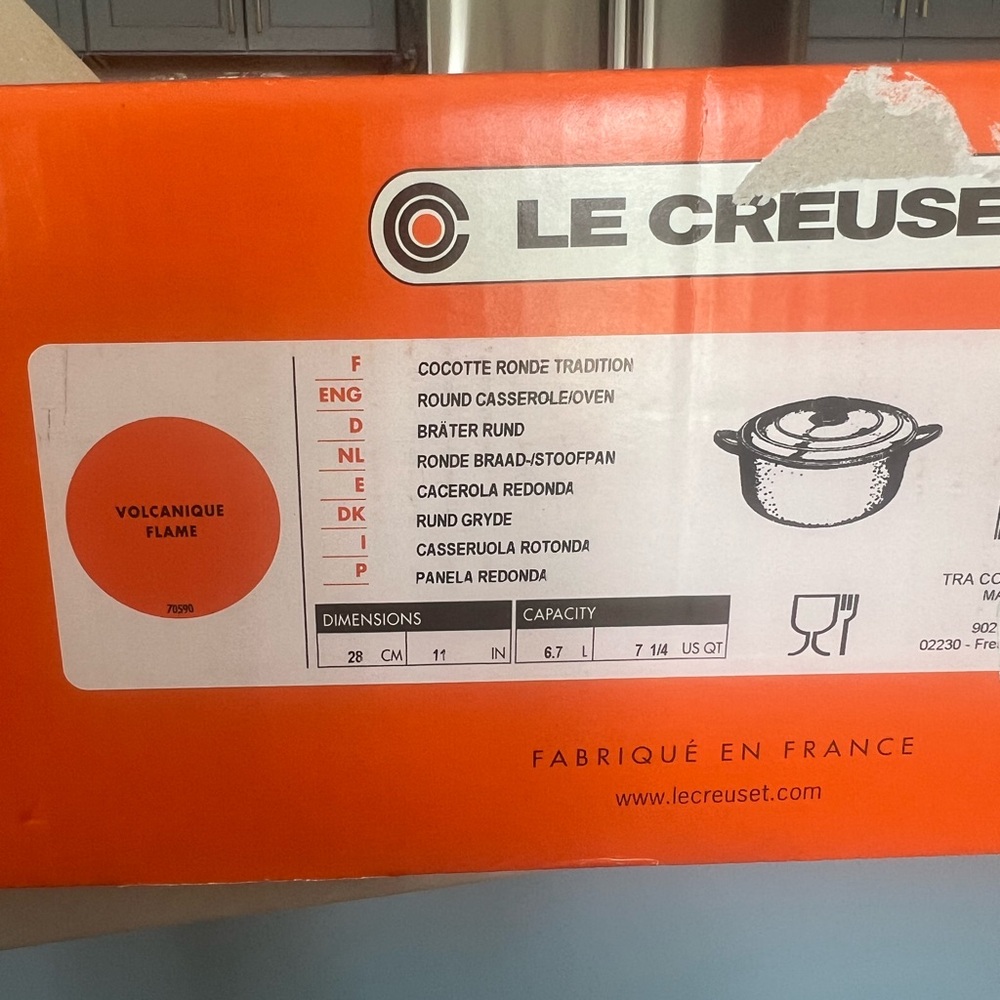 Le Creuset Flame Red Cast Iron Dutch Oven Never Been Used - Picture 4 of 4